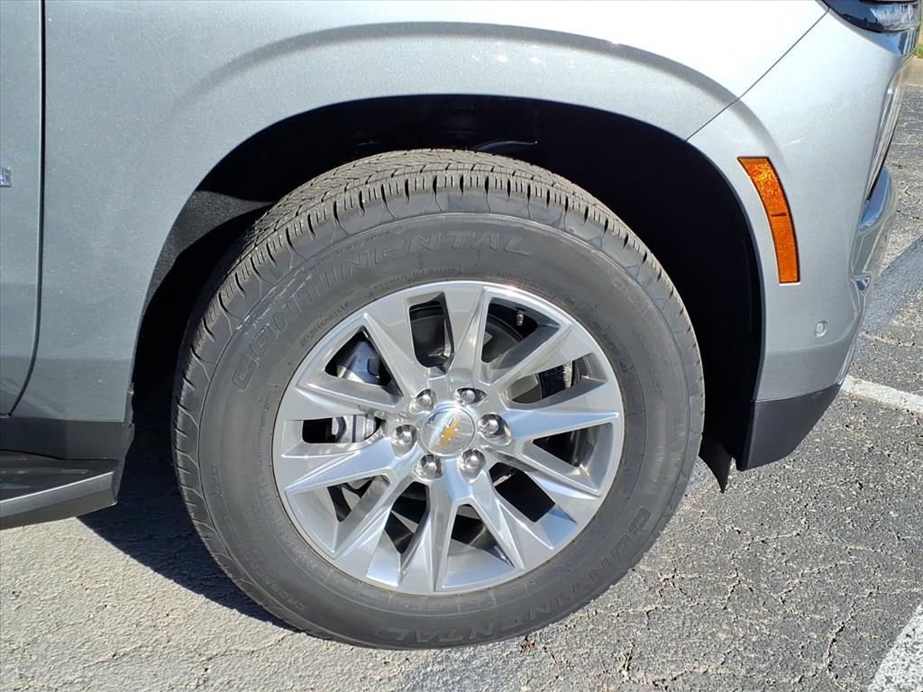 New 2026 Chevrolet Suburban Premier image 6