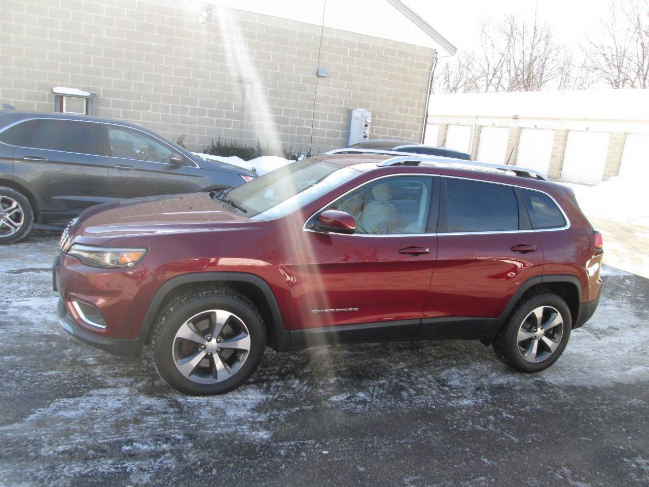Used 2019 Jeep Cherokee Limited image 3