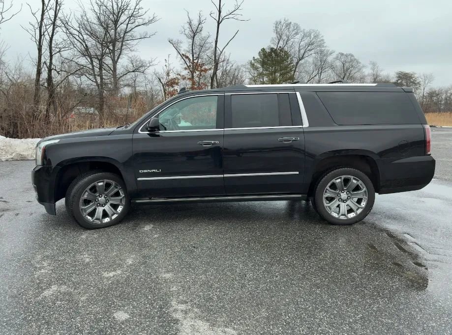Used 2015 GMC Yukon XL Denali w/ Premium Package image 2