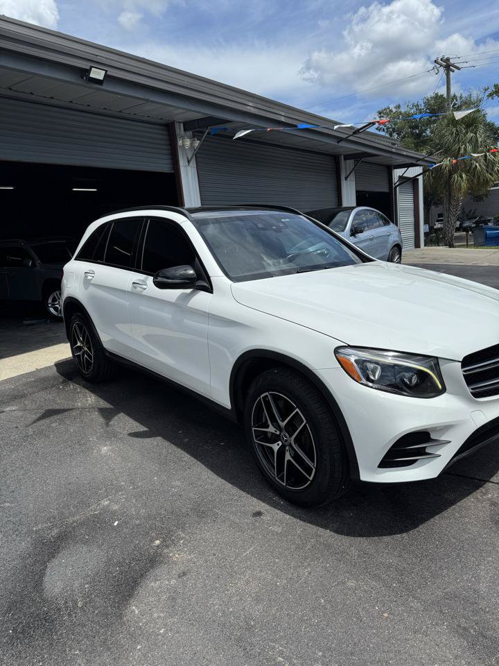 Used 2017 Mercedes-Benz GLC 300 4MATIC image 4