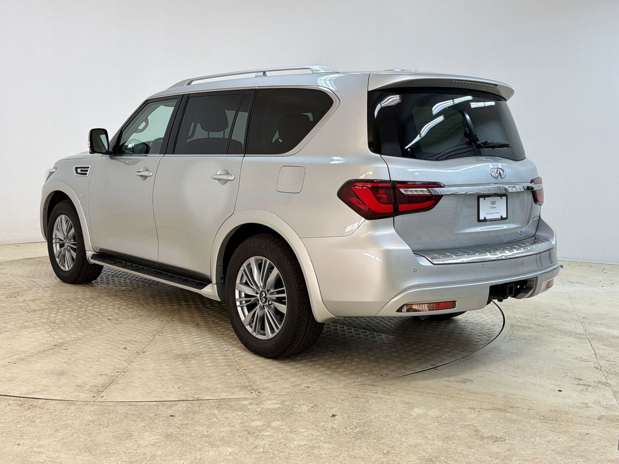 Used 2019 INFINITI QX80 Luxe AWD/4WD image 3