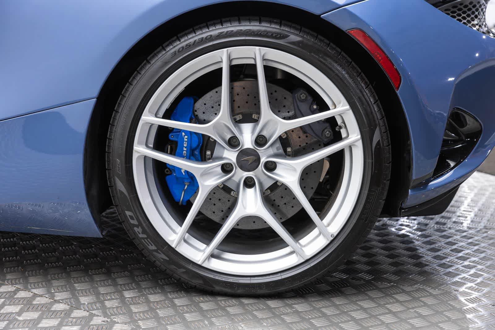 Used 2026 McLaren 750S Spider RWD image 40