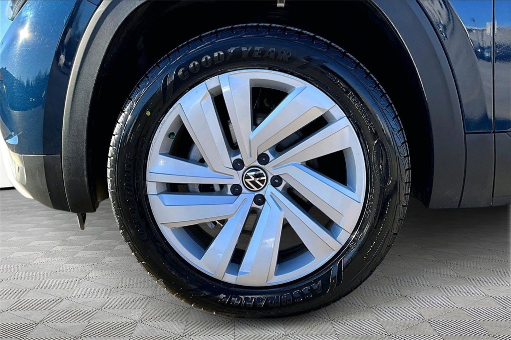 Used 2023 Volkswagen Atlas Cross Sport SE w/ Panoramic Sunroof Package image 9