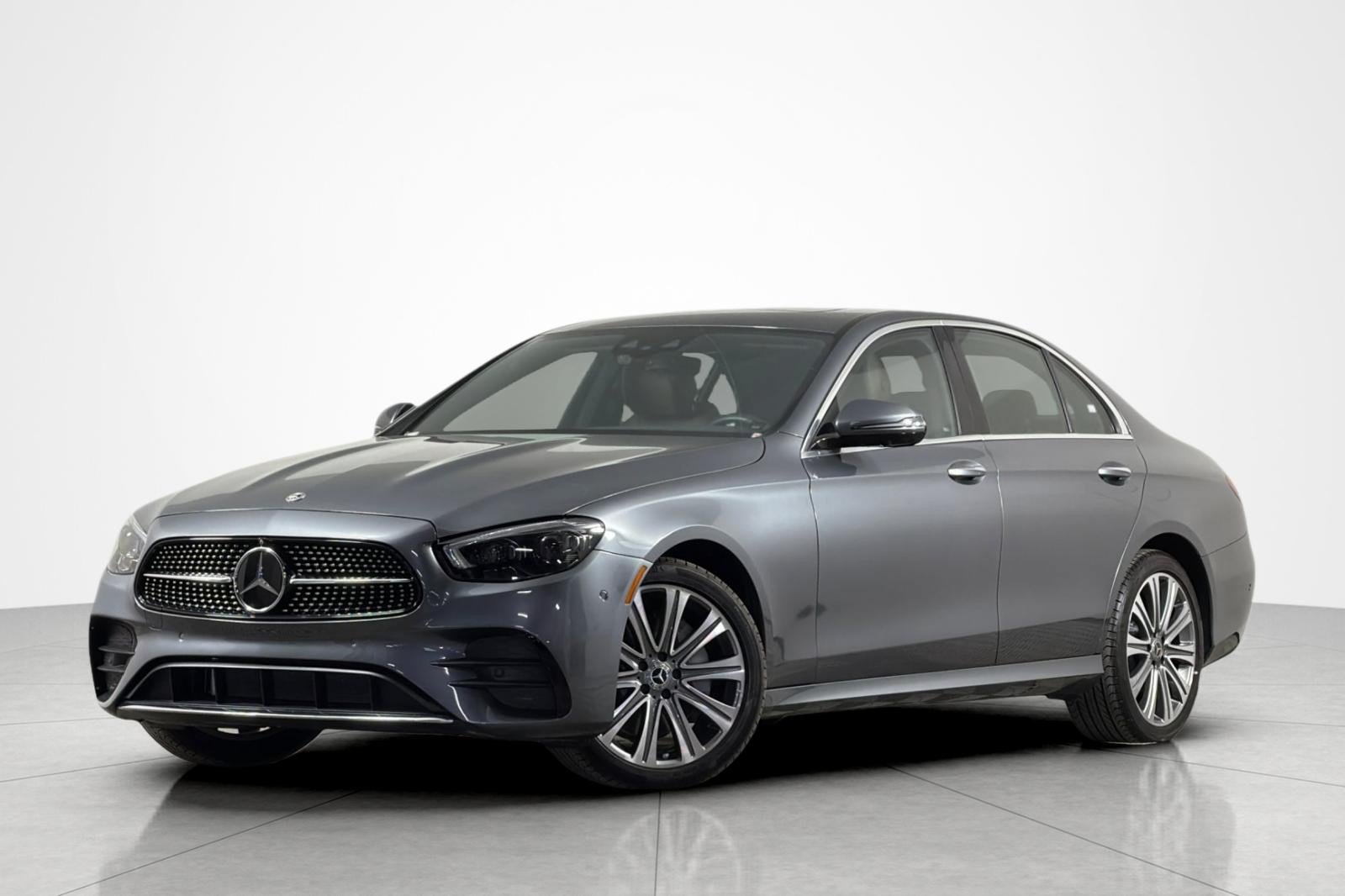 Used 2023 Mercedes-Benz E 350 4MATIC Sedan image 1