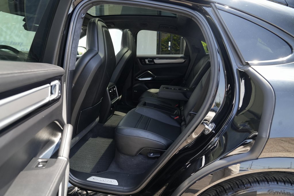 Used 2022 Porsche Cayenne Turbo image 19
