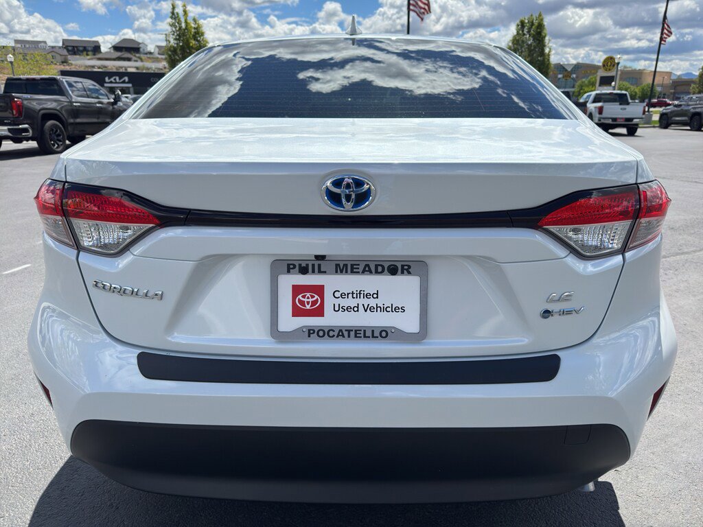 Used 2025 Toyota Corolla LE w/ LE Premium Package AWD/4WD image 4