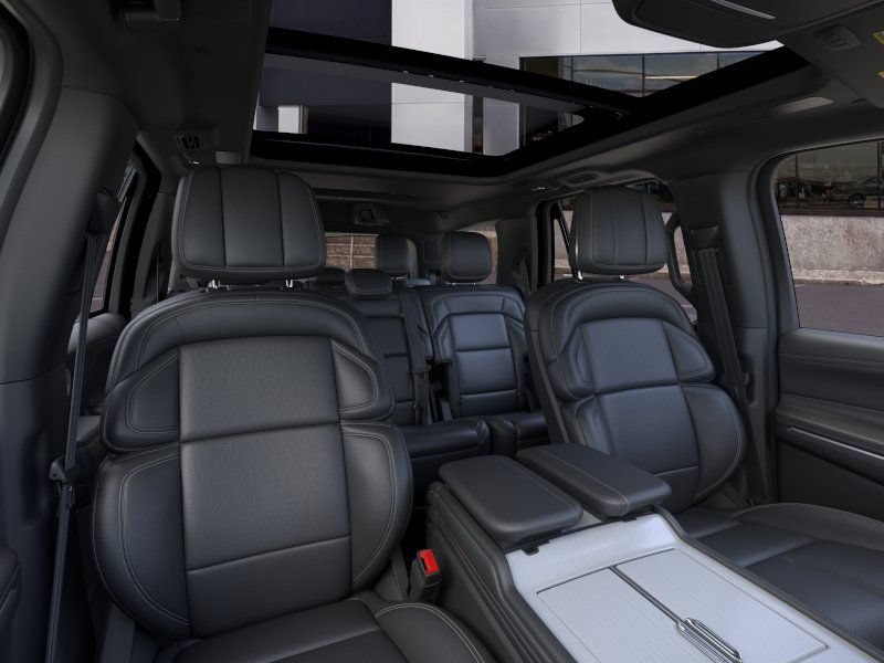 New 2026 Lincoln Navigator Reserve w/ Jet Appearance Package AWD/4WD image 10