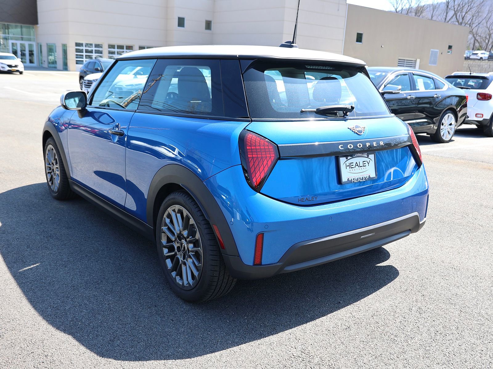 Used 2025 MINI Cooper 2-Door Hardtop image 5