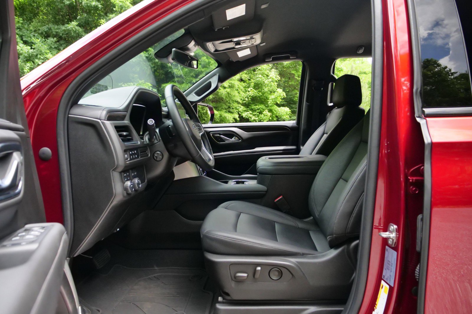 Used 2023 Chevrolet Tahoe Z71 w/ Luxury Package AWD/4WD image 22