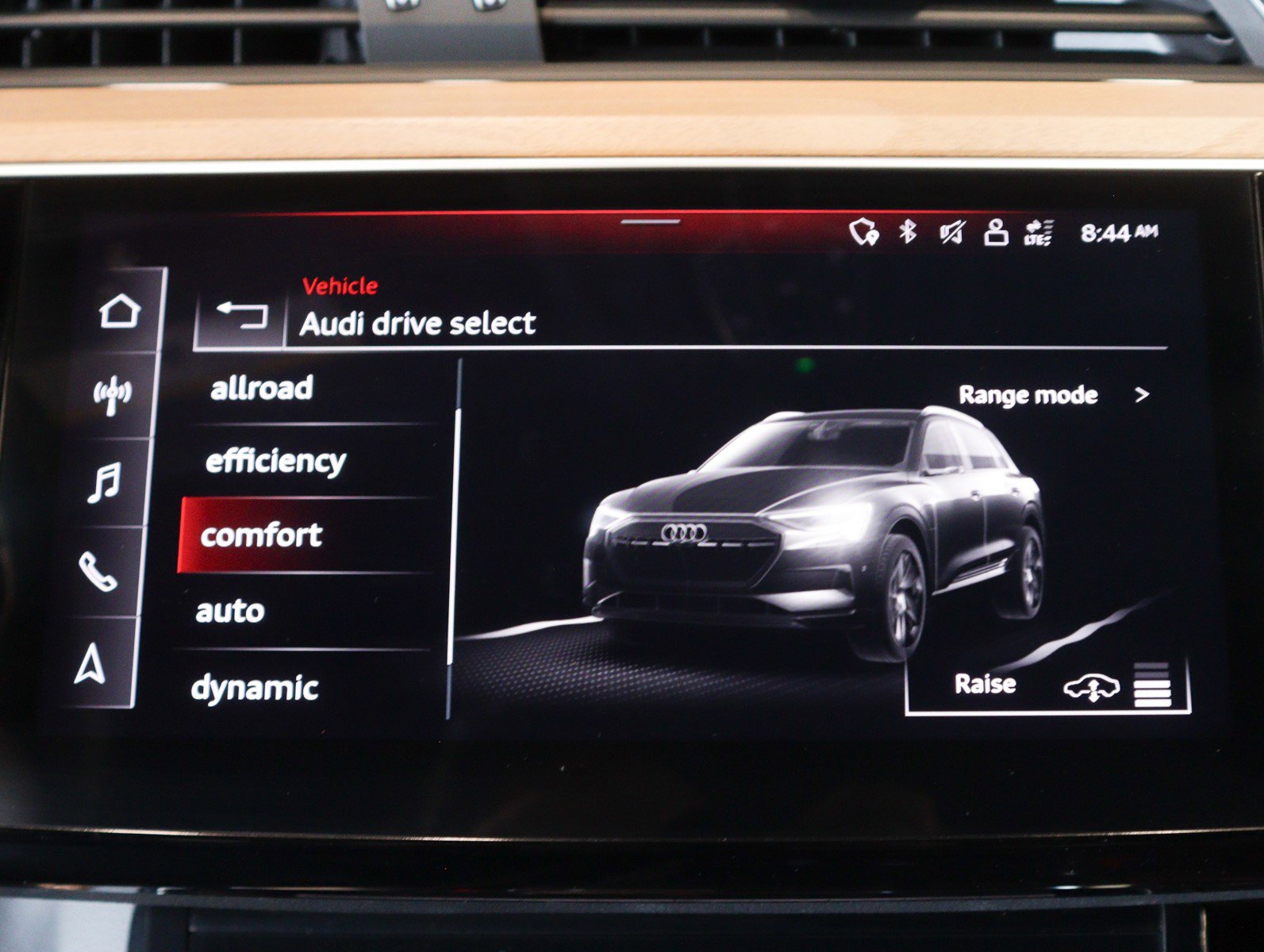 Used 2024 Audi Q8 e-tron Premium Plus image 24