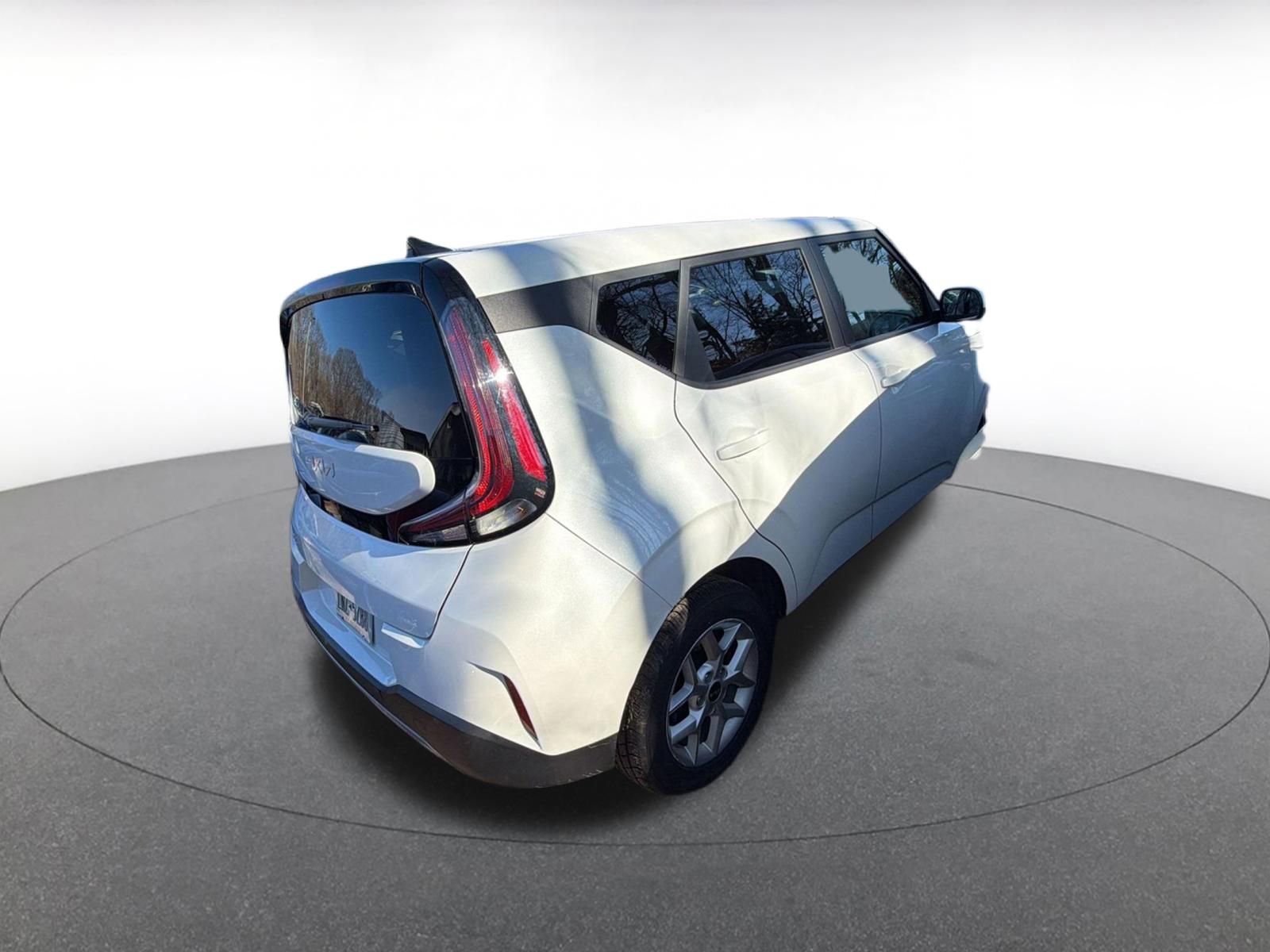 Used 2025 Kia Soul LX w/ LX Technology Package FWD image 4