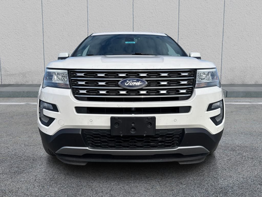 Used 2017 Ford Explorer Limited w/ Equipment Group 301A AWD/4WD image 2