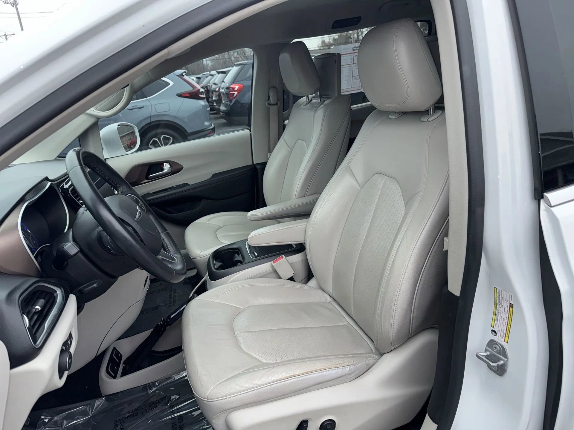 Used 2018 Chrysler Pacifica Touring-L Plus w/ Advanced Safetytec Group image 13