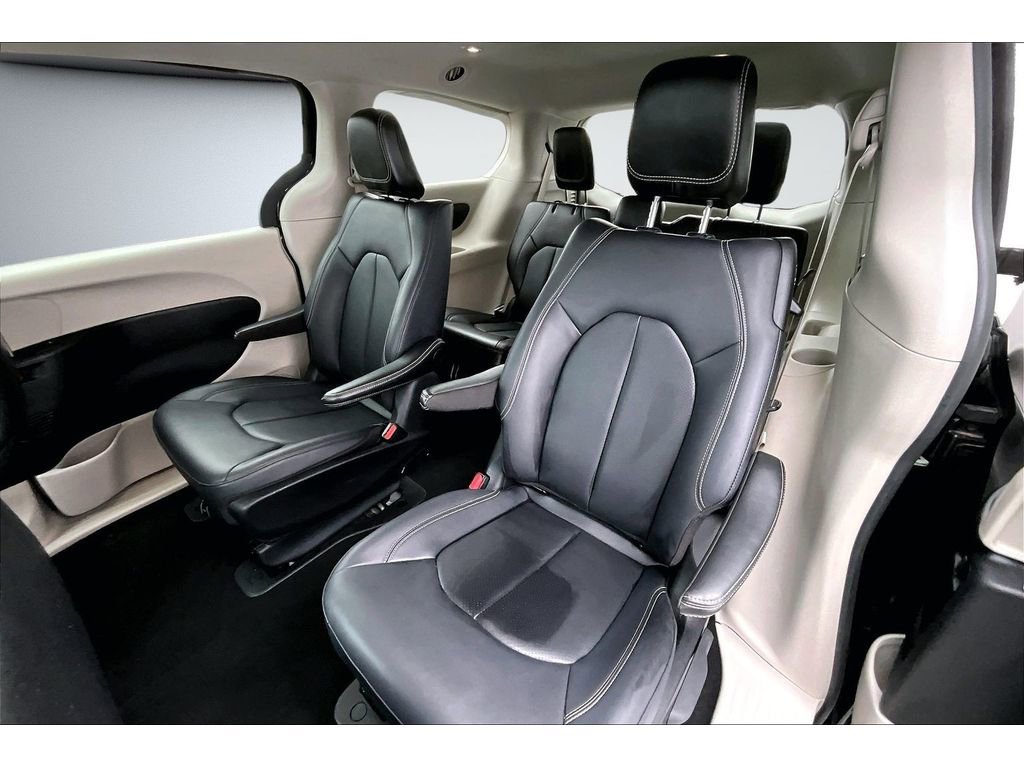 Certified 2024 Chrysler Pacifica Select image 23