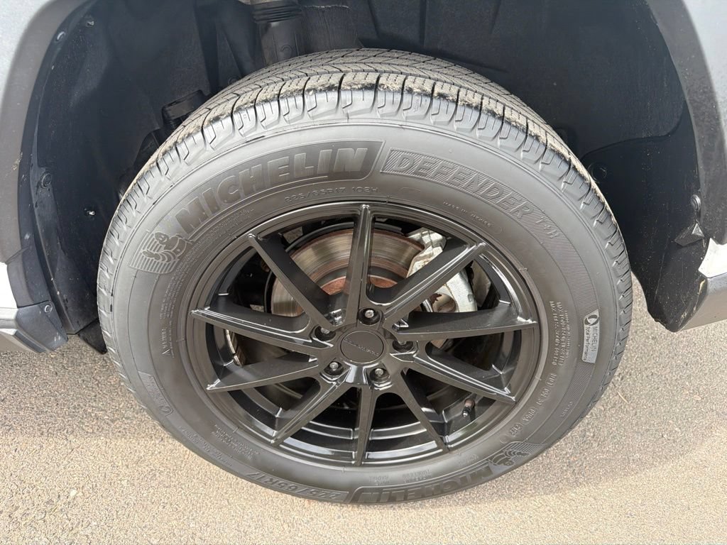 Used 2019 Toyota RAV4 LE w/ Carpet Mat Package AWD/4WD image 34