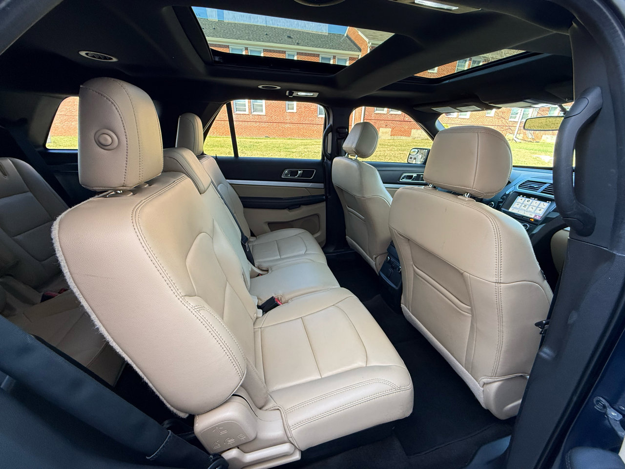 Used 2017 Ford Explorer XLT w/ Equipment Group 202A image 17