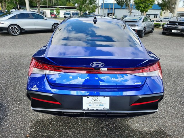 New 2025 Hyundai Elantra Limited image 4