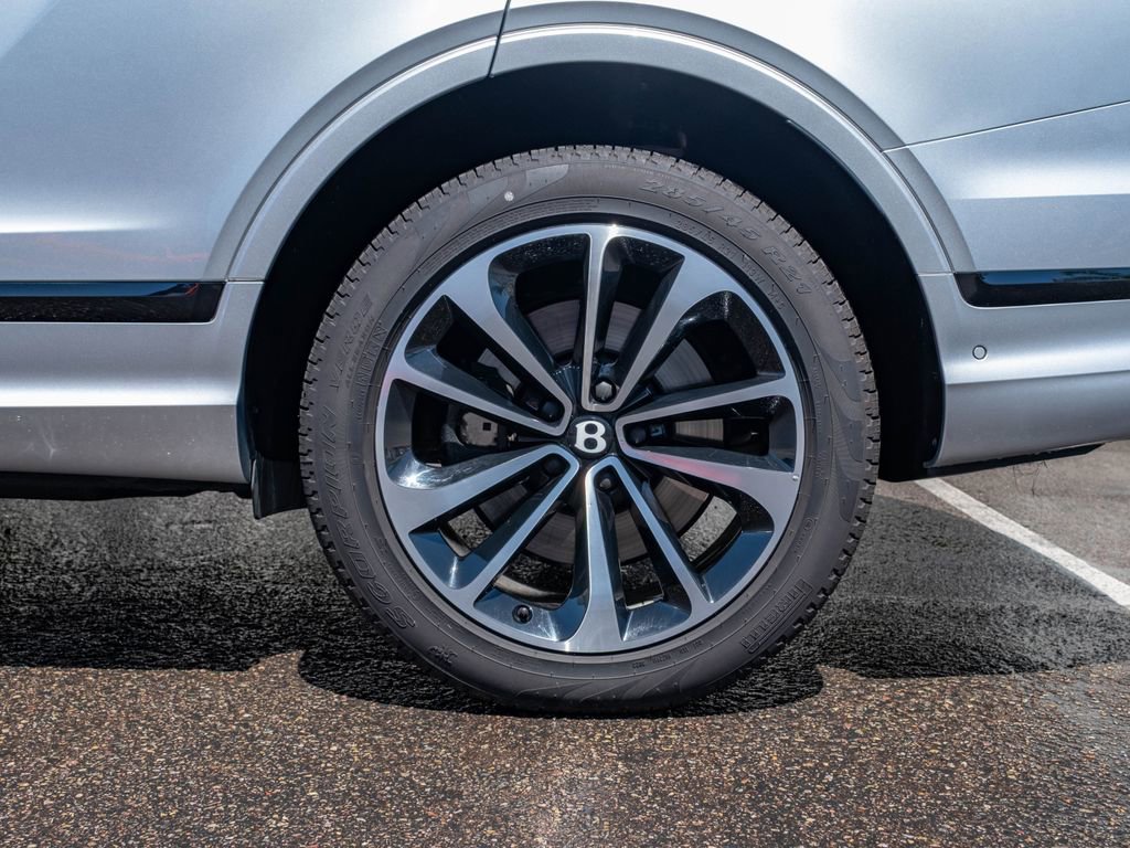 Used 2023 Bentley Bentayga Extended Wheelbase AWD/4WD image 36