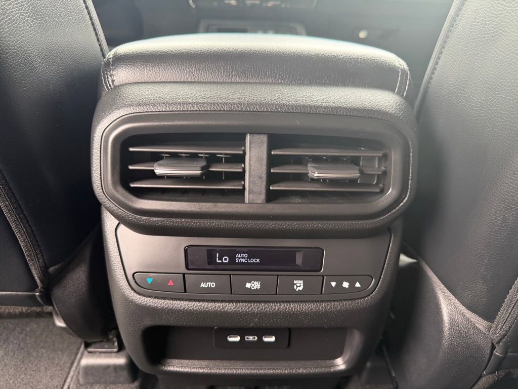 Certified 2025 Honda Pilot Touring image 13