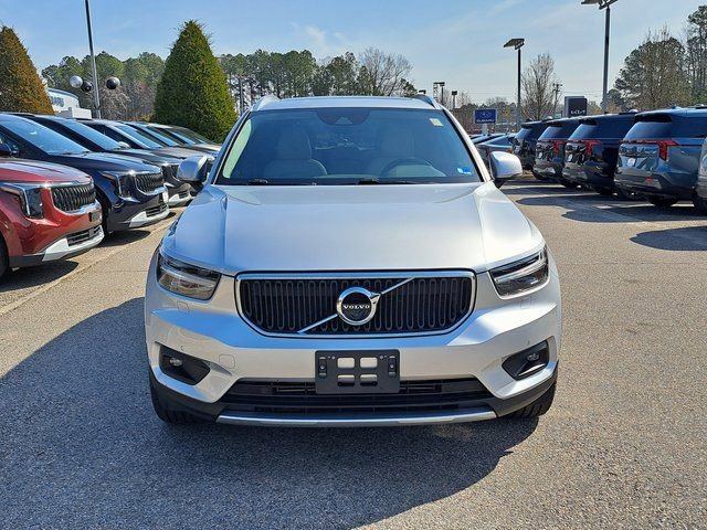Used 2019 Volvo XC40 T5 Momentum image 3