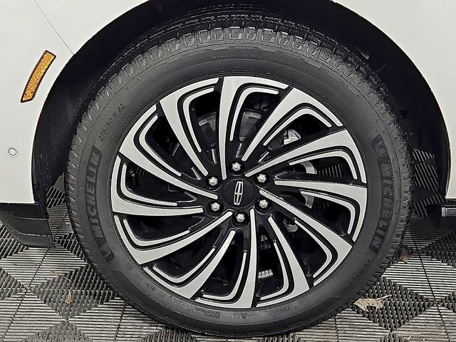 Used 2025 Lincoln Navigator Black Label image 9