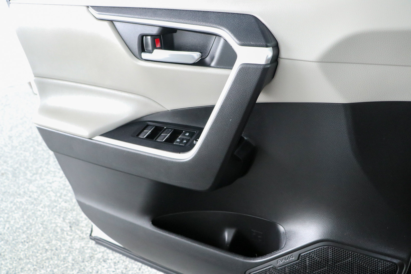 Used 2022 Toyota RAV4 XLE FWD image 21