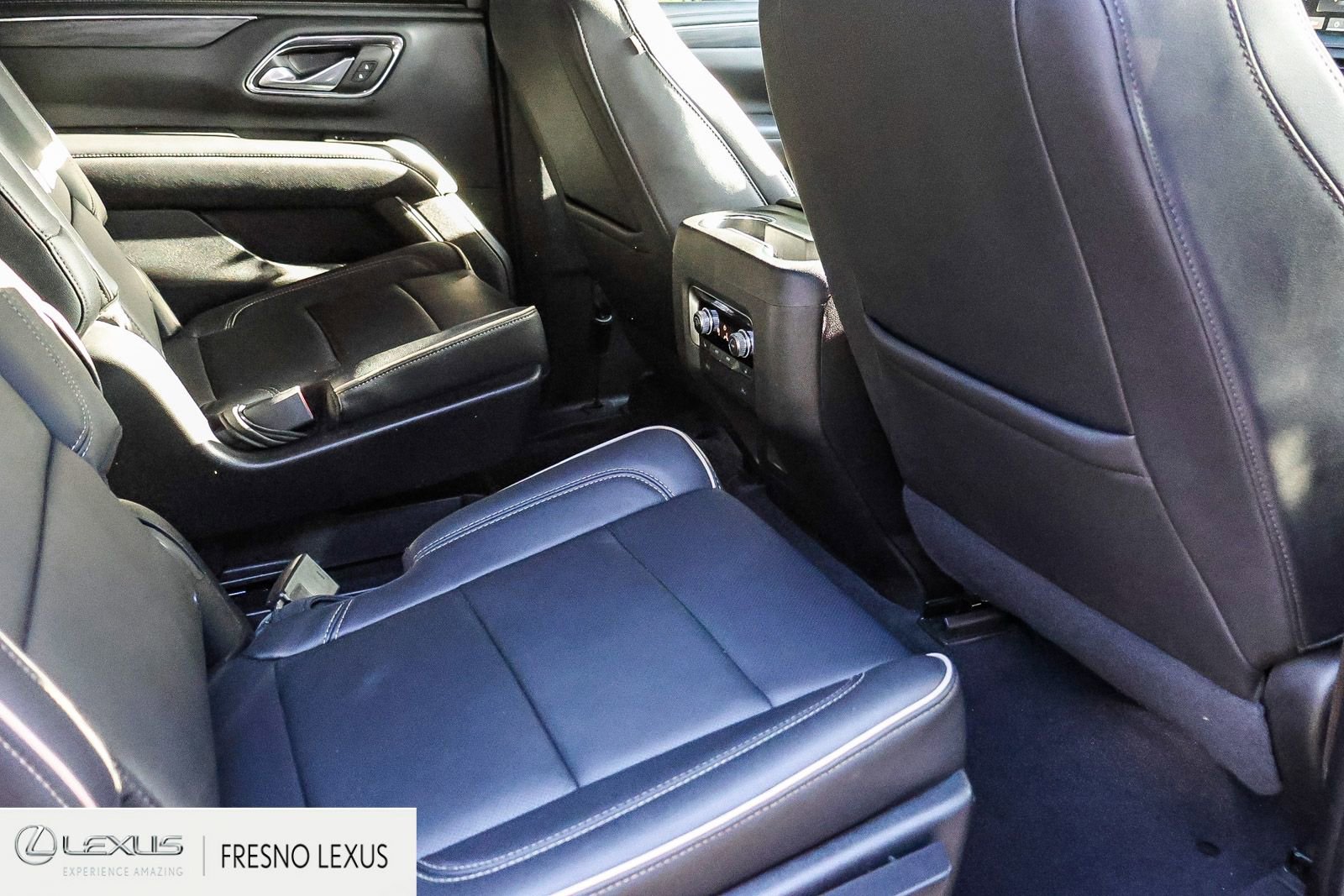 Used 2022 GMC Yukon SLT w/ SLT Premium Package image 13