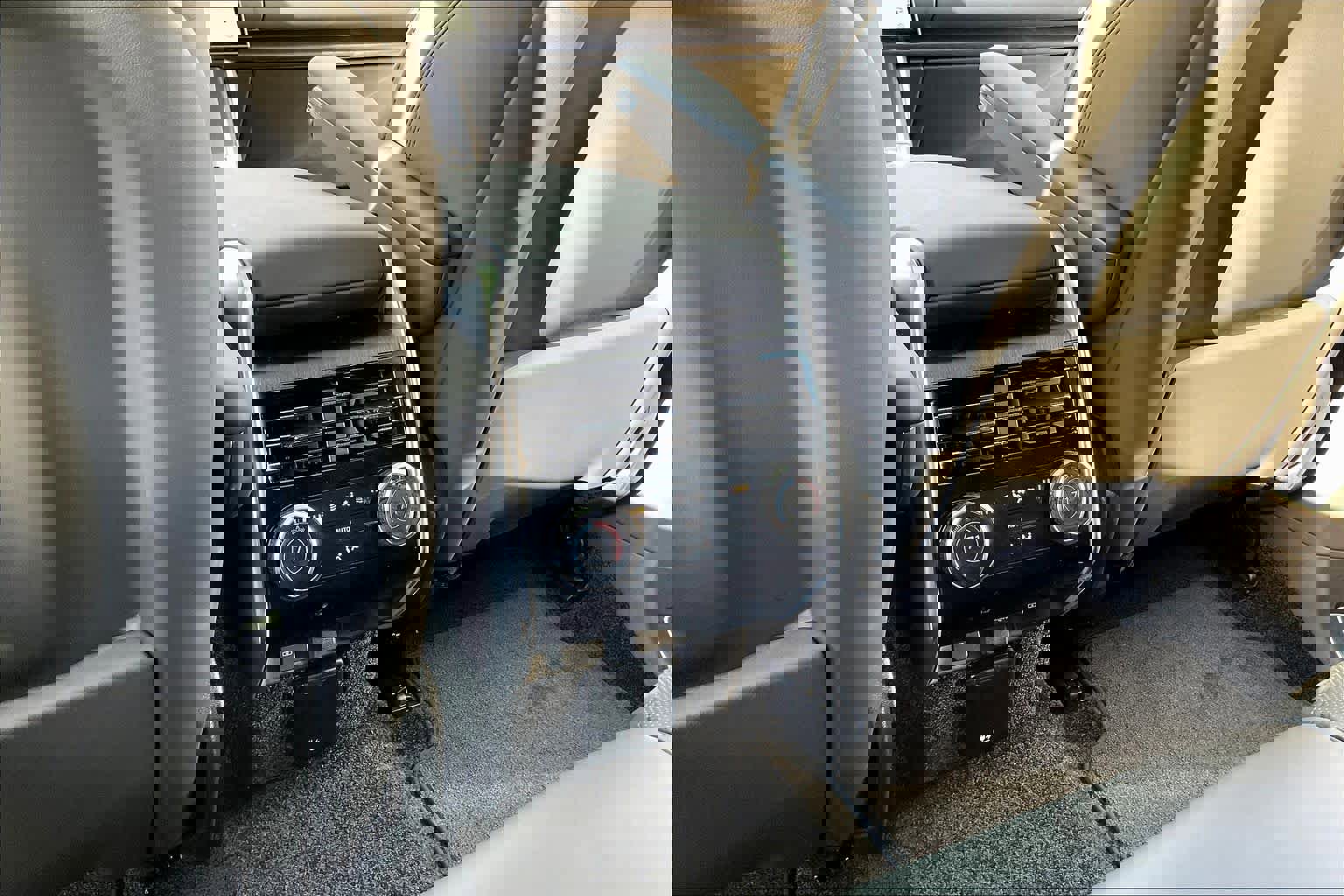 New 2025 Land Rover Range Rover SE image 16