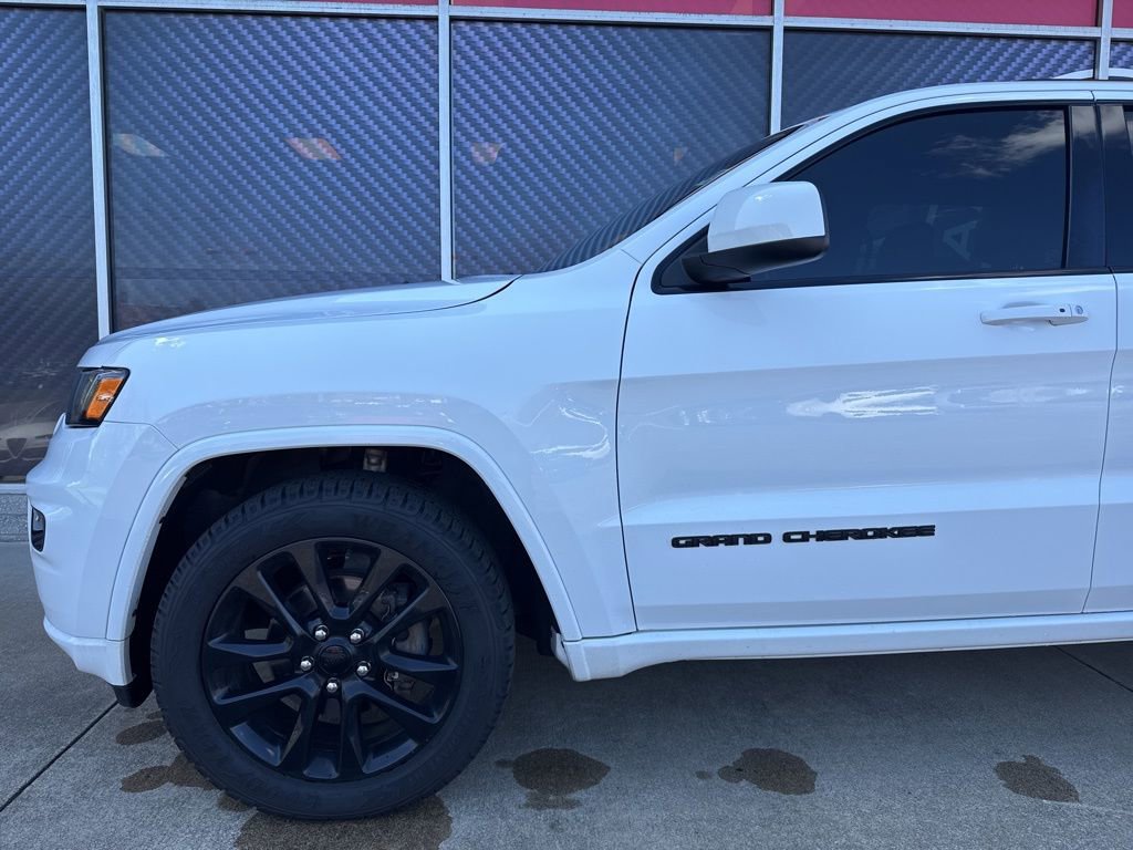 Used 2018 Jeep Grand Cherokee Altitude image 16