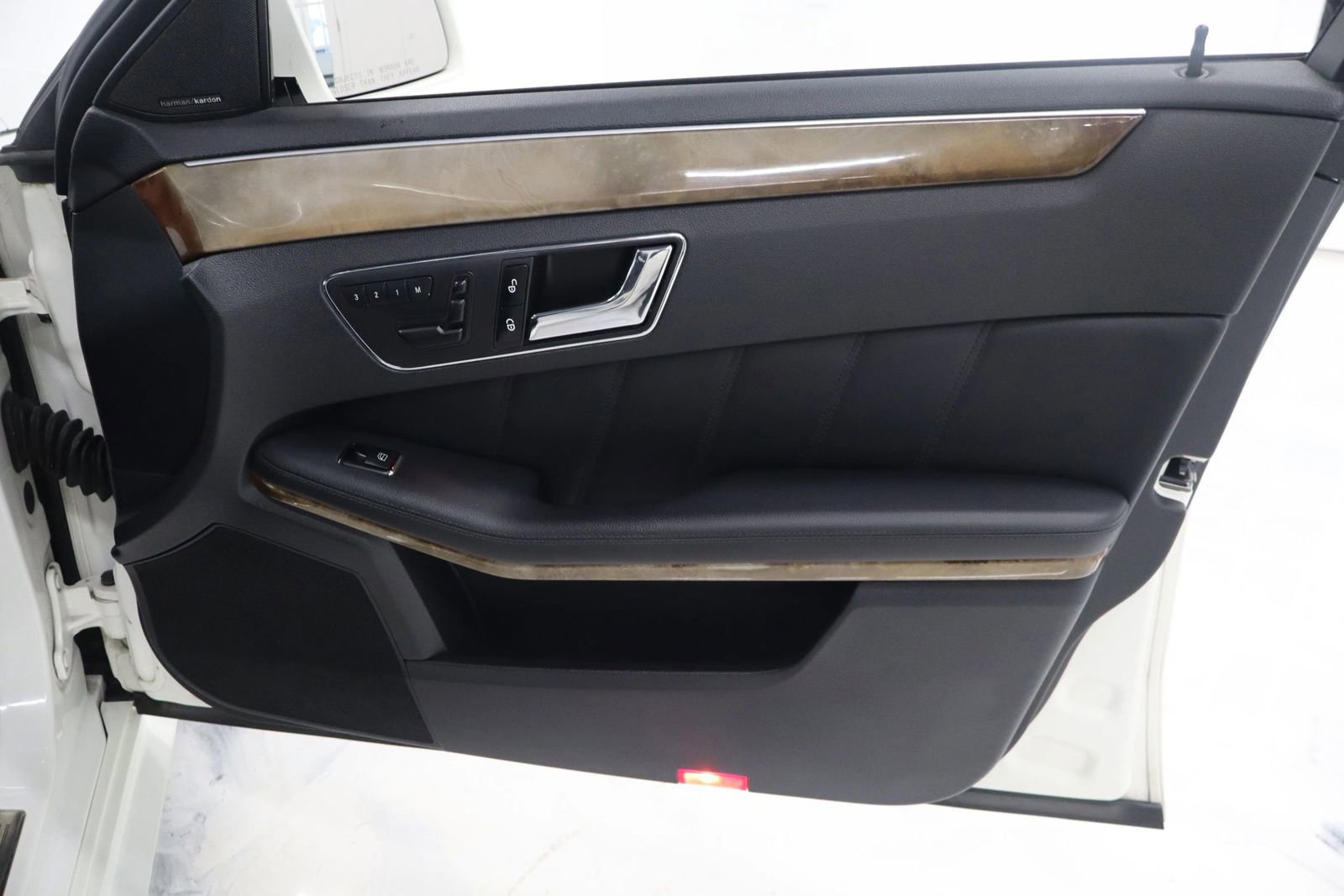 Used 2010 Mercedes-Benz E 350 E 350 4MATIC Sedan 4D image 21