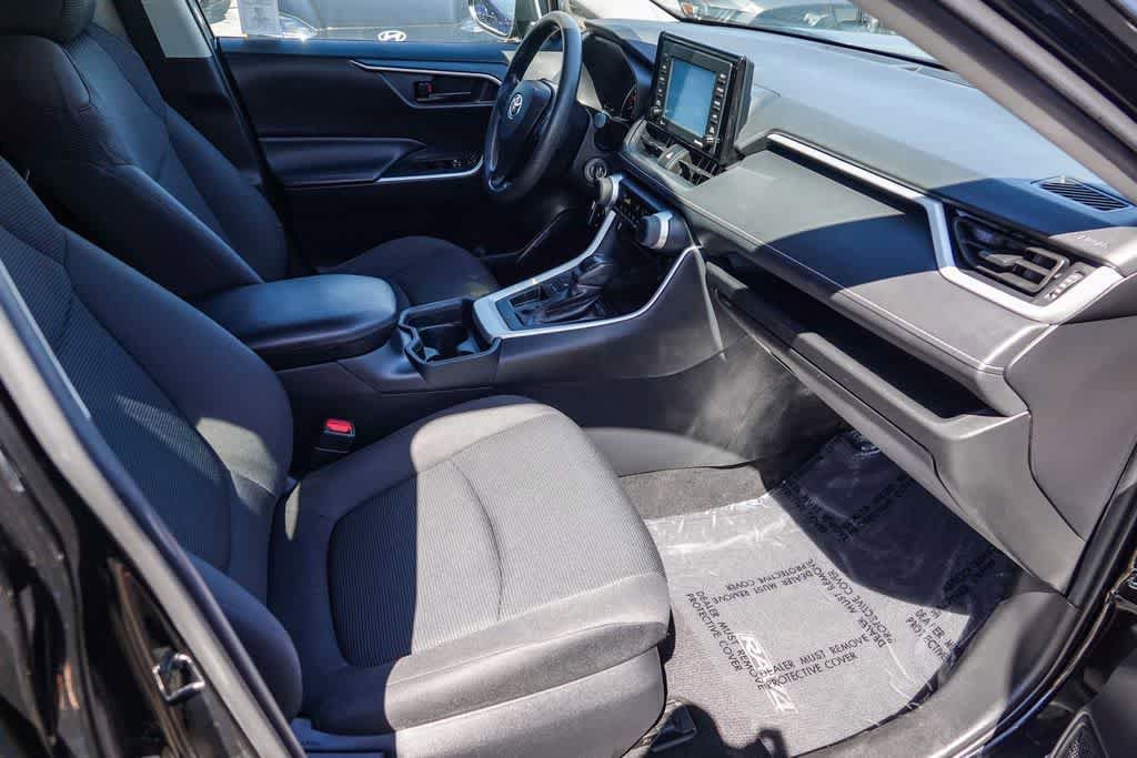 Used 2020 Toyota RAV4 LE w/ Carpet Mat Package FWD image 15