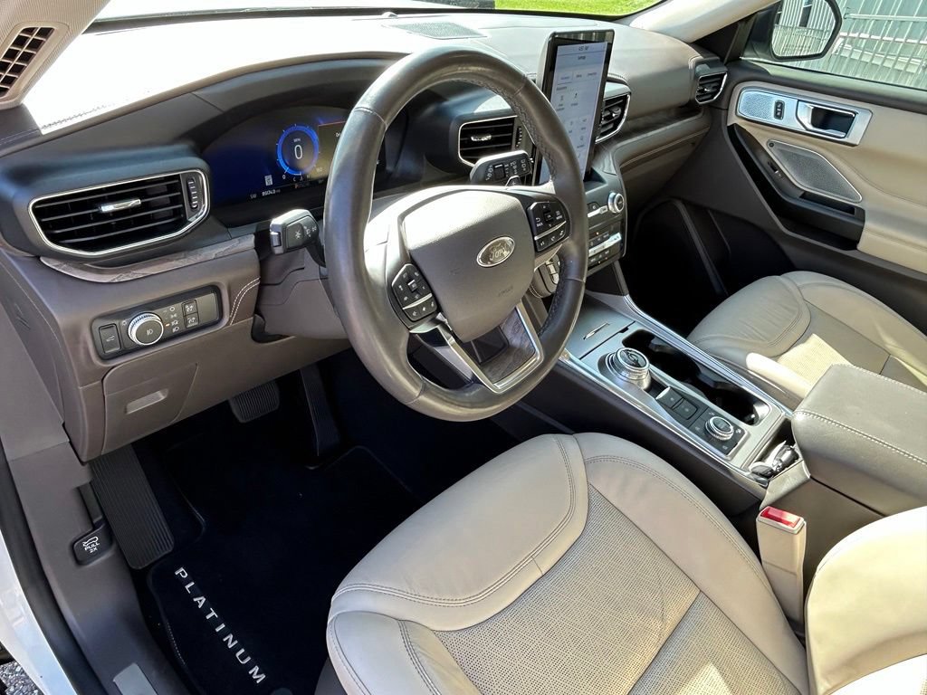 Used 2020 Ford Explorer Platinum w/ Premium Technology Package AWD/4WD image 16