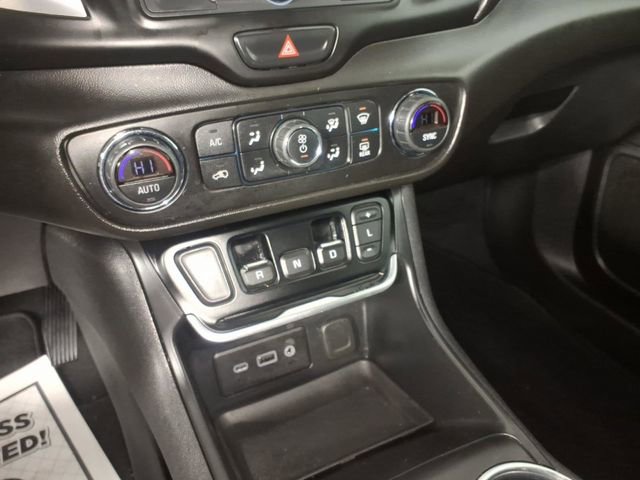 Used 2020 GMC Terrain SLE w/ Driver Convenience Package image 21