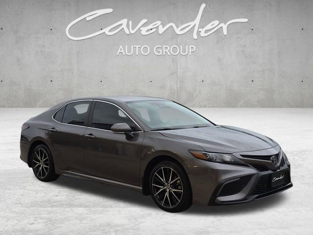 Used 2024 Toyota Camry SE FWD image 2