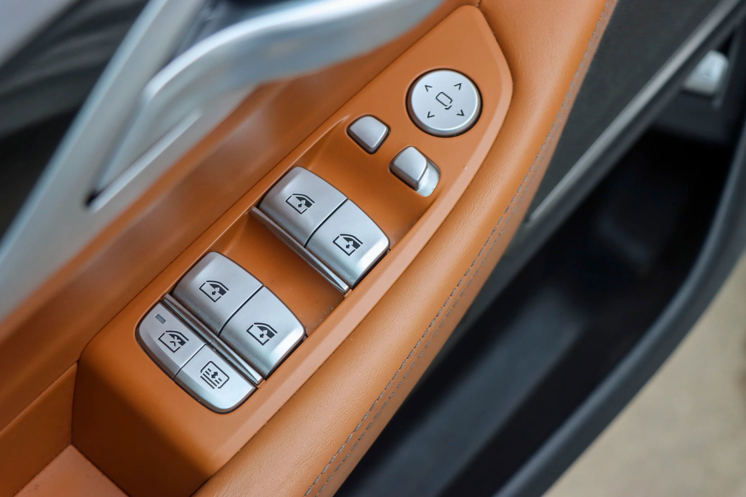 Used 2020 BMW 740i w/ M Sport Package RWD image 14