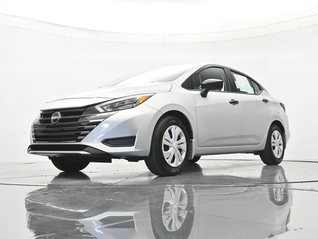 Used 2025 Nissan Versa S FWD image 36