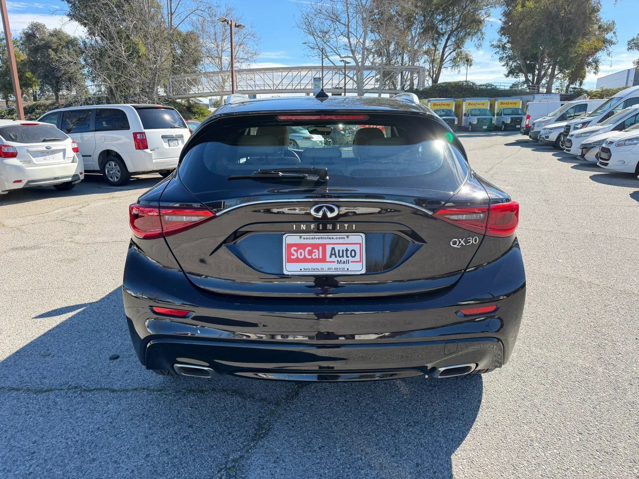 Used 2017 INFINITI QX30 Premium w/ Navigation Package image 4