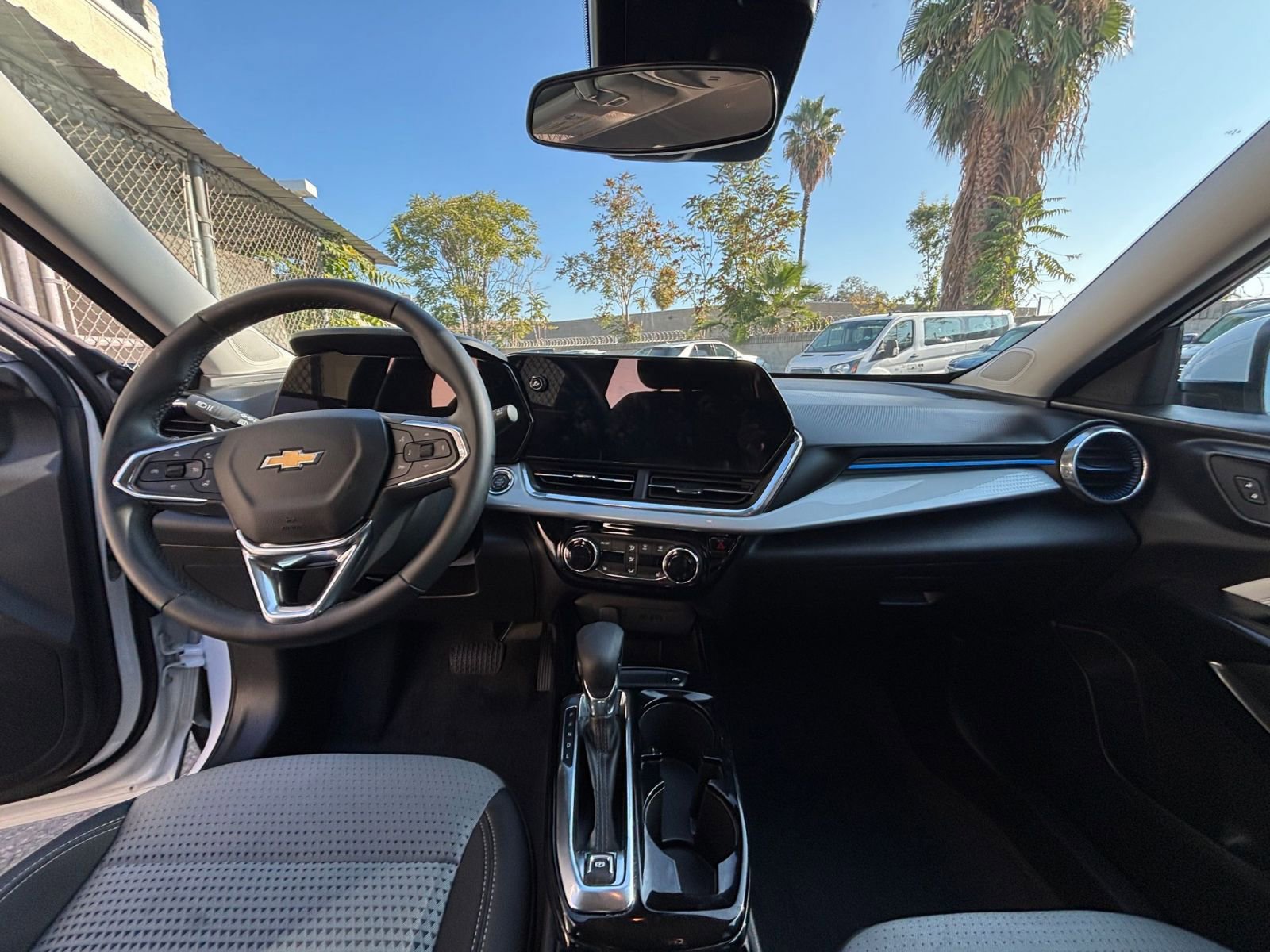 Used 2025 Chevrolet Trax LT w/ LT Convenience Package image 33