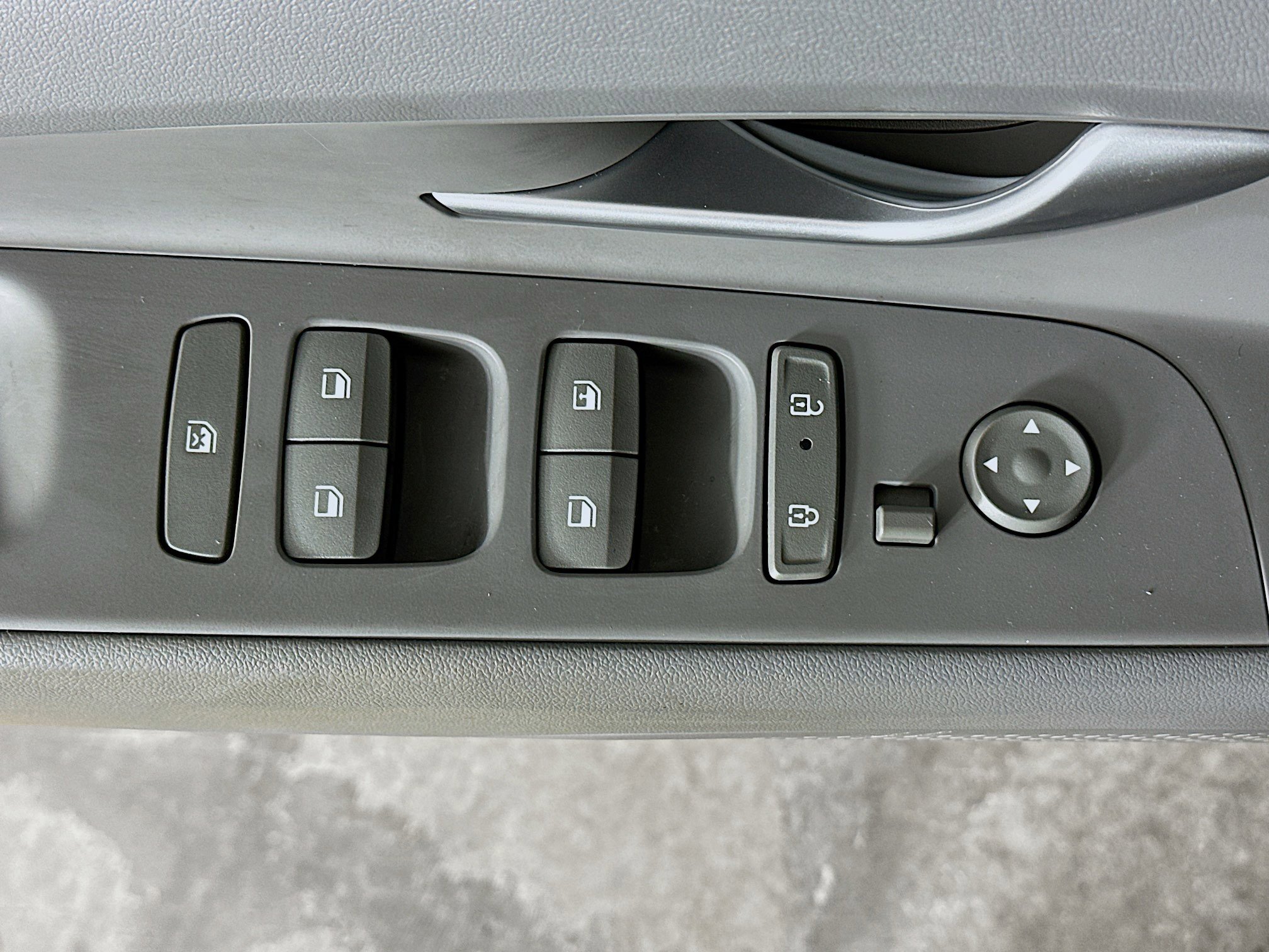 Used 2024 Hyundai Elantra SE FWD image 15