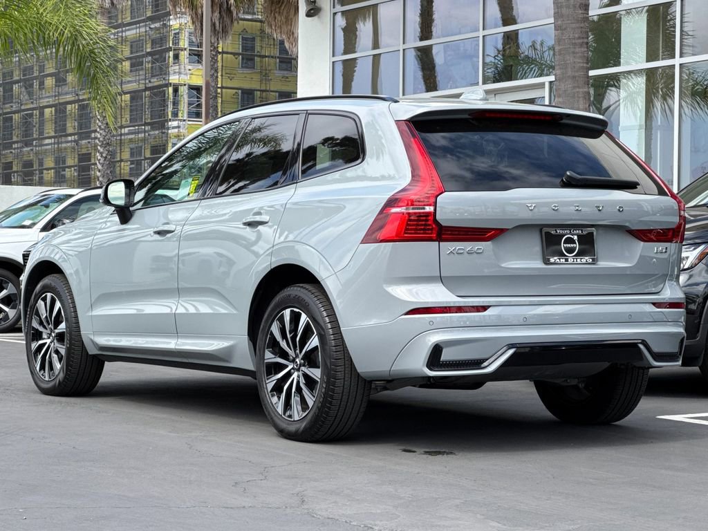 Certified 2025 Volvo XC60 B5 Core image 3