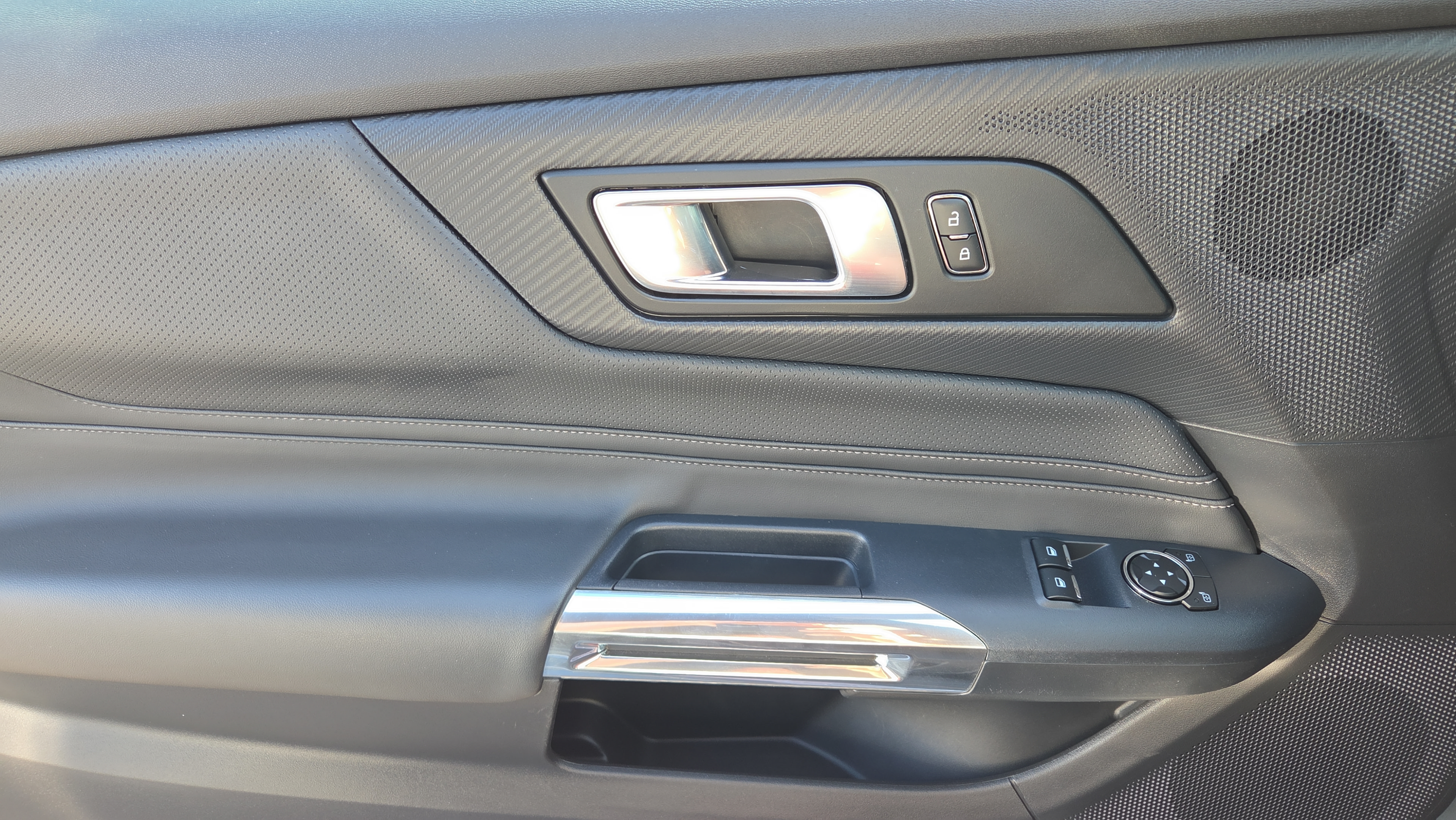 Used 2025 Ford Mustang GT Premium RWD image 16