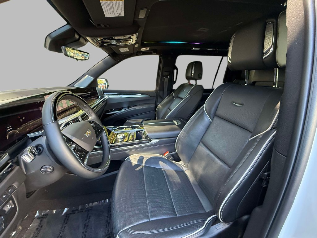 Used 2025 Cadillac Escalade ESV Sport w/ Touring Package AWD/4WD image 2