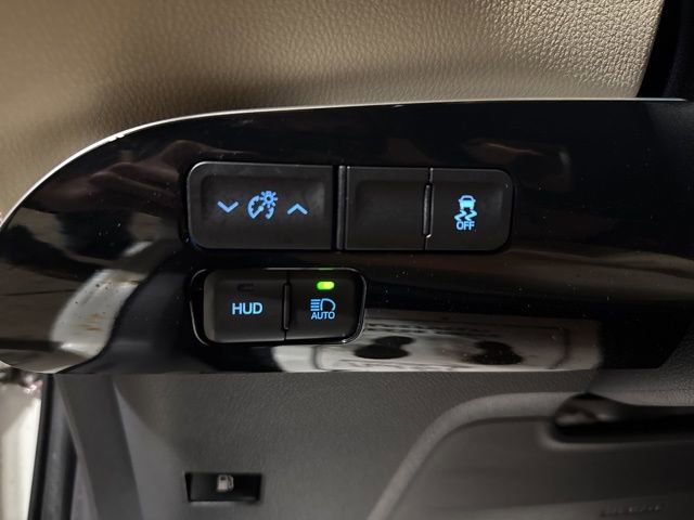 Used 2017 Toyota Prius Four w/ Advanced Technology Package image 8