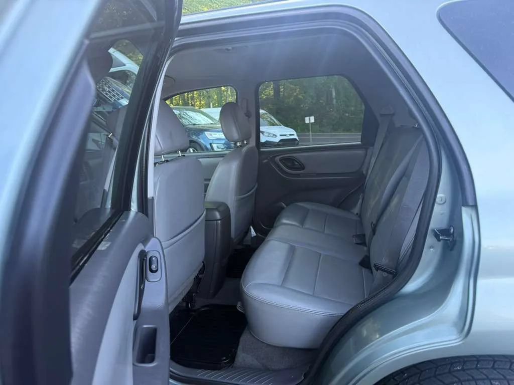 Used 2006 Ford Escape 4WD Hybrid image 11