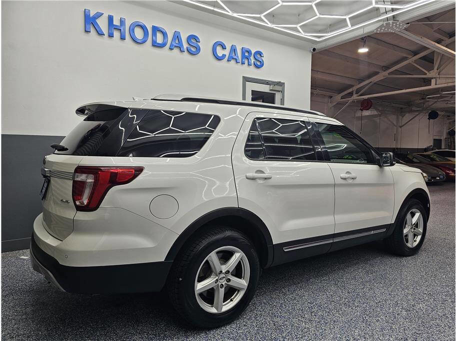 Used 2016 Ford Explorer XLT w/ Equipment Group 202A image 6