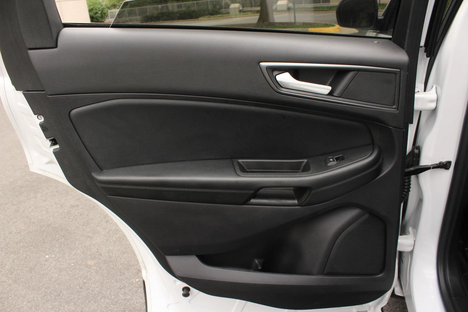 Used 2020 Ford Edge SE FWD image 21