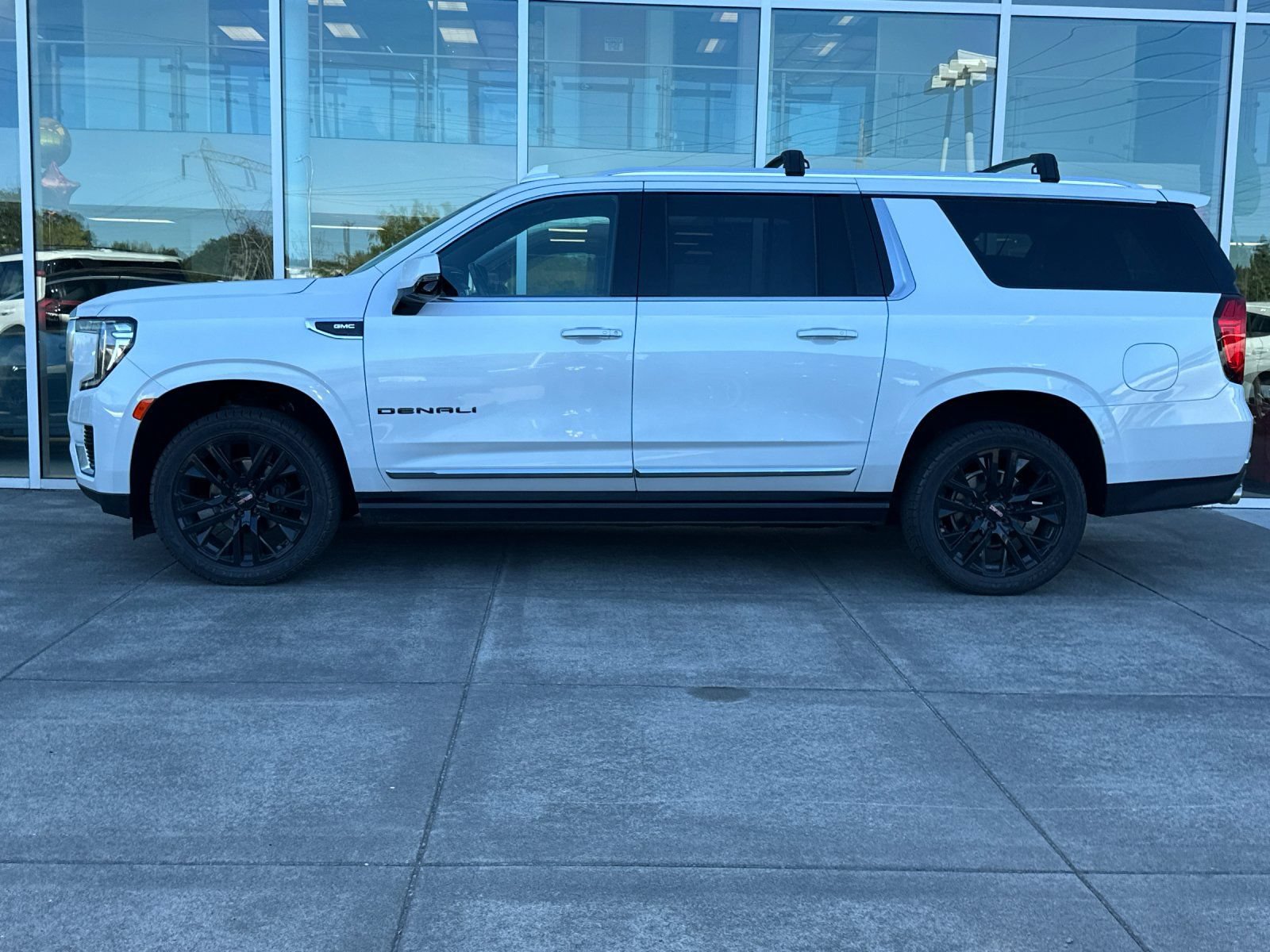 Used 2022 GMC Yukon XL Denali AWD/4WD image 6