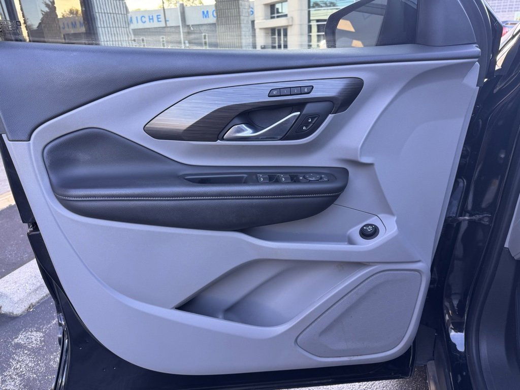 Used 2022 GMC Terrain SLT image 2