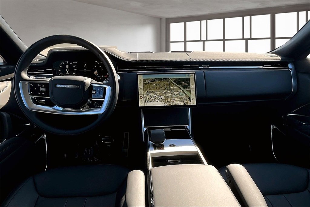 New 2025 Land Rover Range Rover Long Wheelbase SE image 5