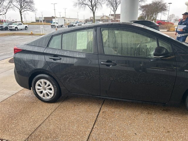 Used 2020 Toyota Prius LE image 4